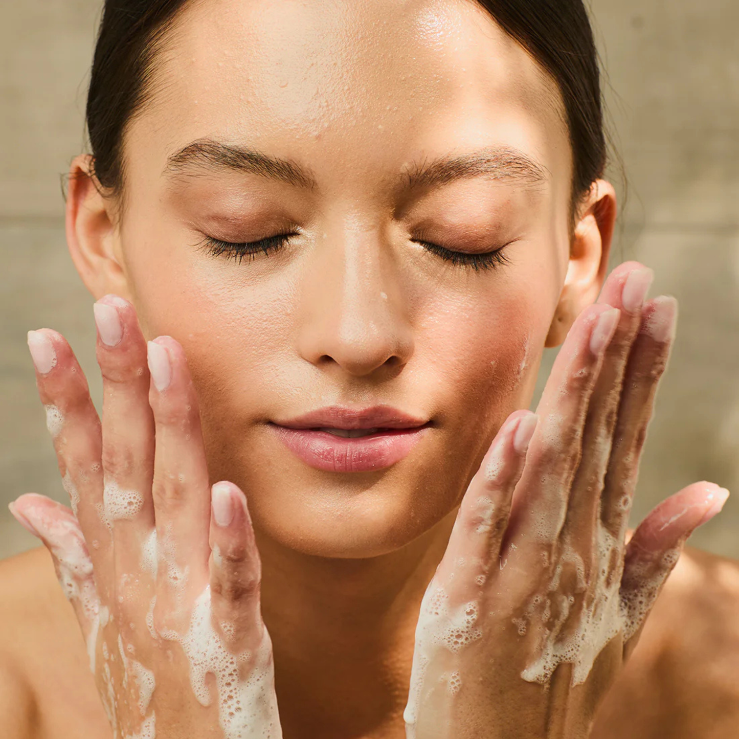 Glow Cleanser - Limpiador exfoliante con AHA y BHA 100 ml