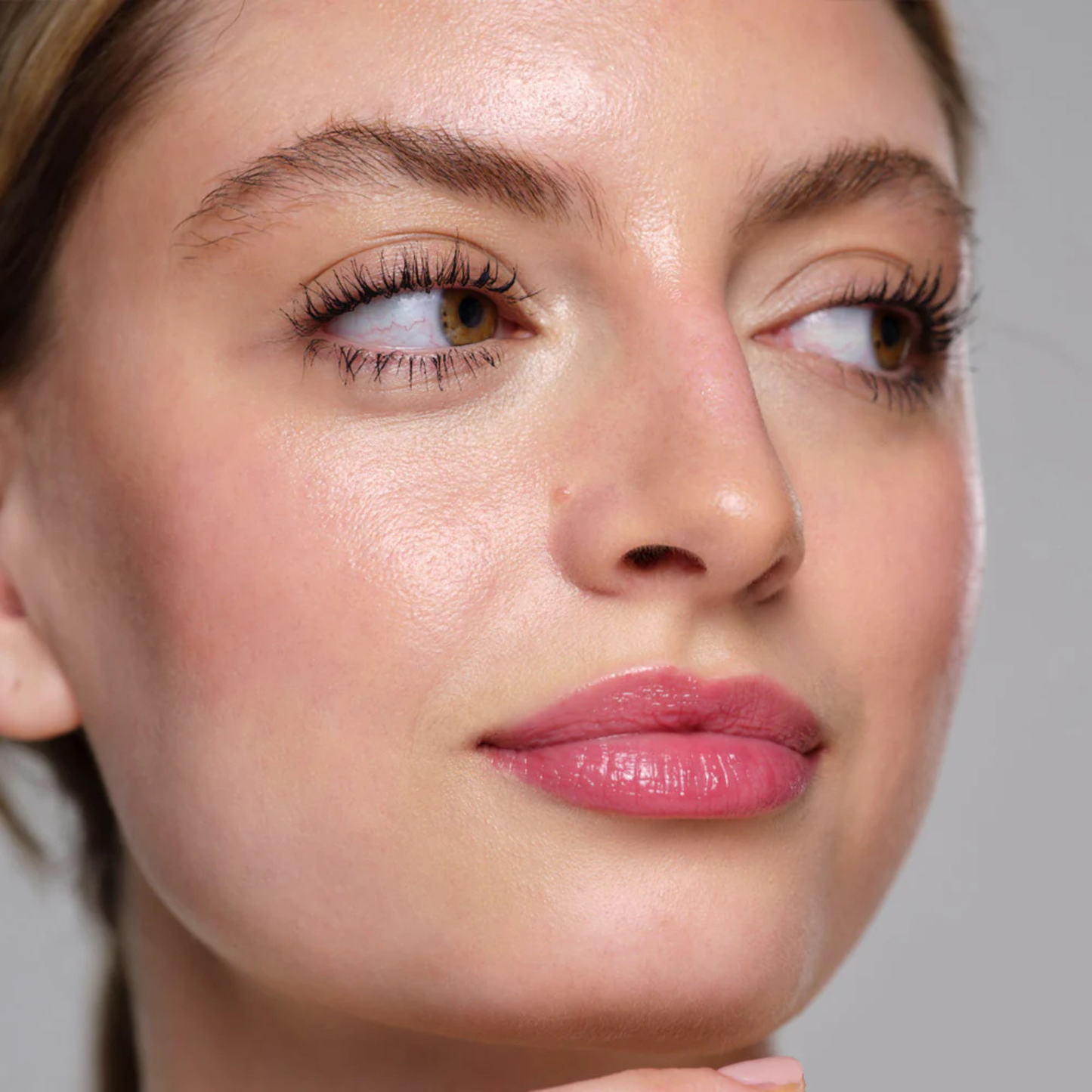 Lip Fondue Plum — labial hidratante con color 1,8 g